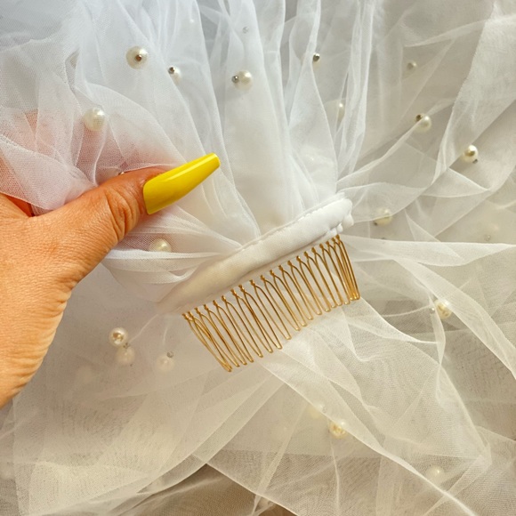 Wedding veil with pearls - Picture 3 of 9